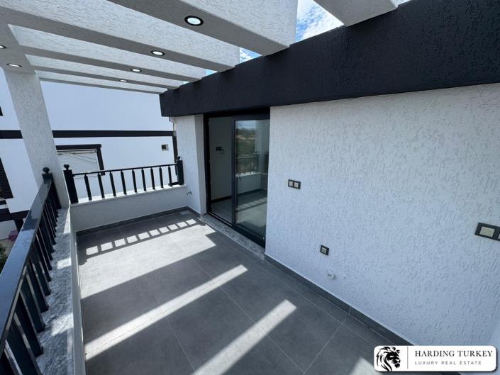 Image No.34-4 Bed Semi-Detached for sale