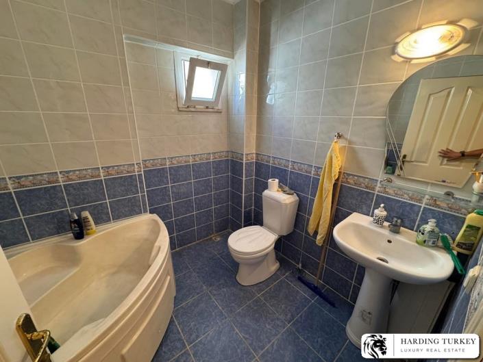 Image No.24-4 Bed Semi-Detached for sale