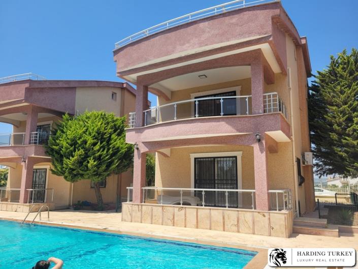 Image No.58-4 Bed Villa / Detached for sale