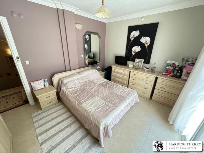 Image No.12-4 Bed Semi-Detached for sale