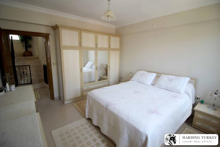 Image No.28-5 Bed Semi-Detached for sale