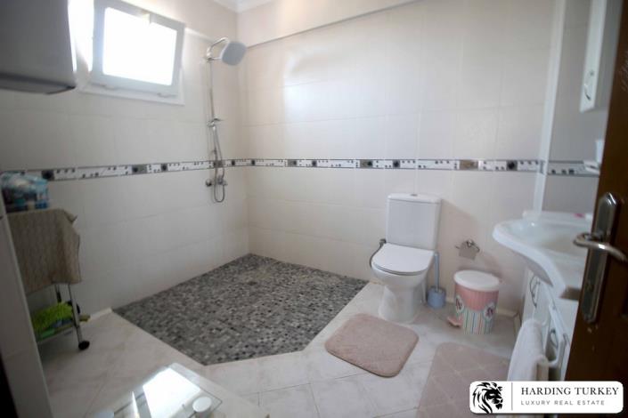 Image No.30-5 Bed Semi-Detached for sale