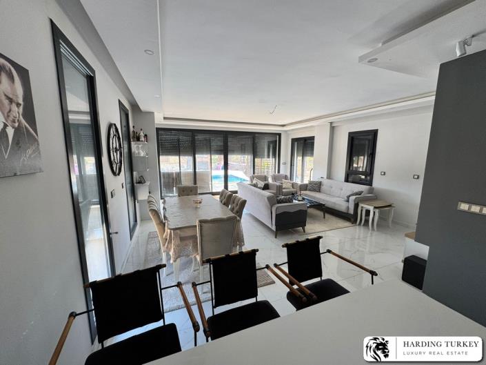 Image No.25-4 Bed Villa / Detached for sale