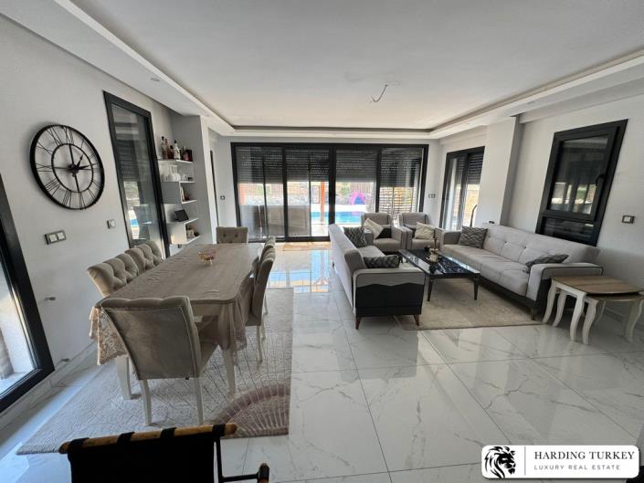 Image No.27-4 Bed Villa / Detached for sale