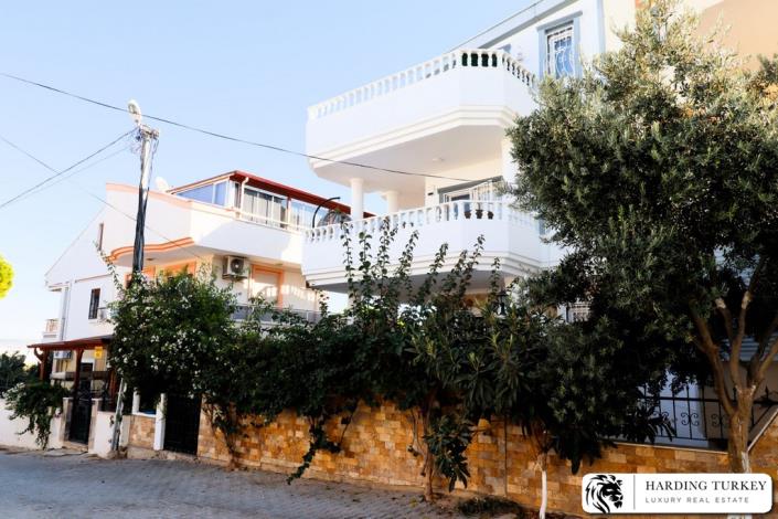 Image No.3-4 Bed Semi-Detached for sale