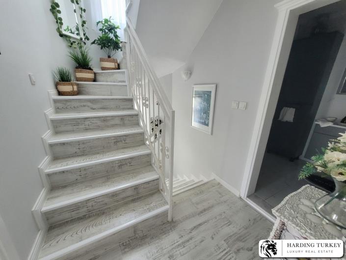 Image No.15-4 Bed Semi-Detached for sale