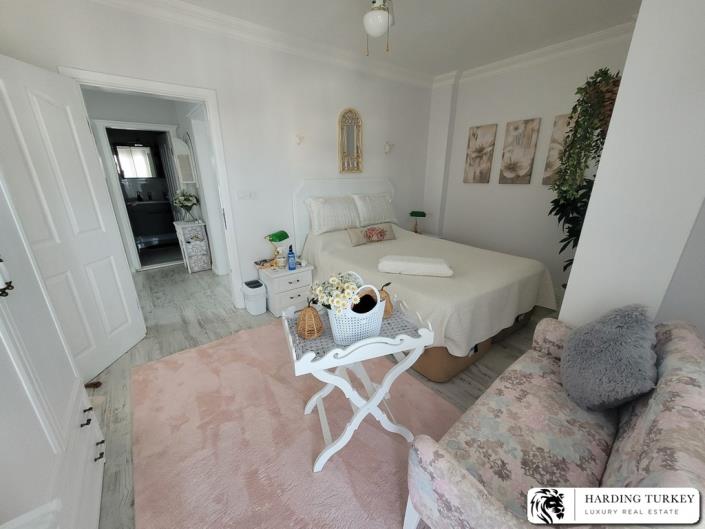 Image No.16-4 Bed Semi-Detached for sale