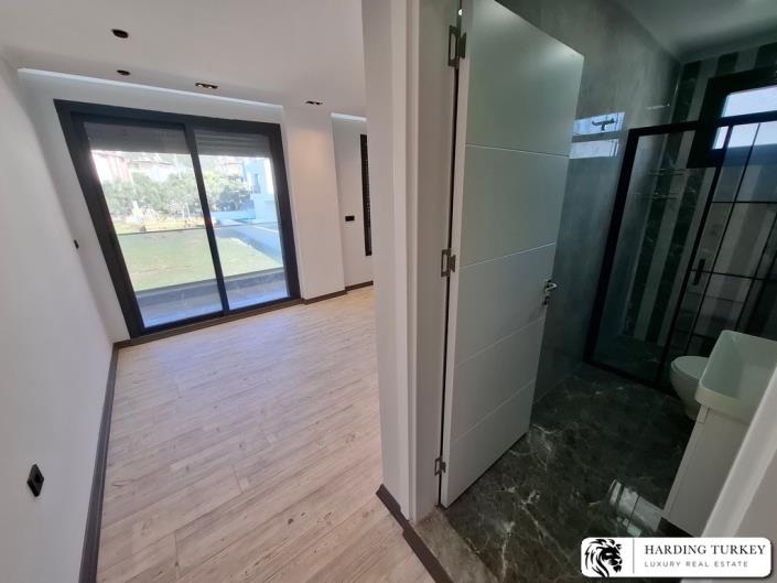 Image No.15-4 Bed Villa / Detached for sale