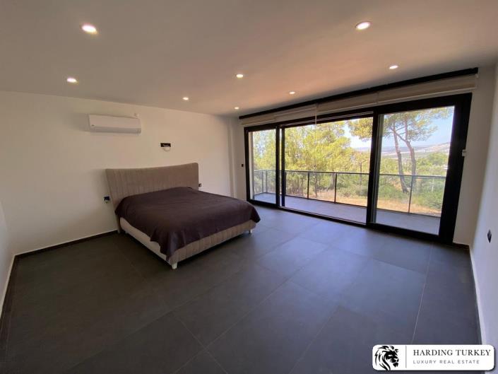 Image No.16-4 Bed Semi-Detached for sale