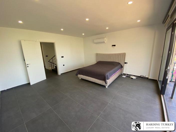 Image No.17-4 Bed Semi-Detached for sale