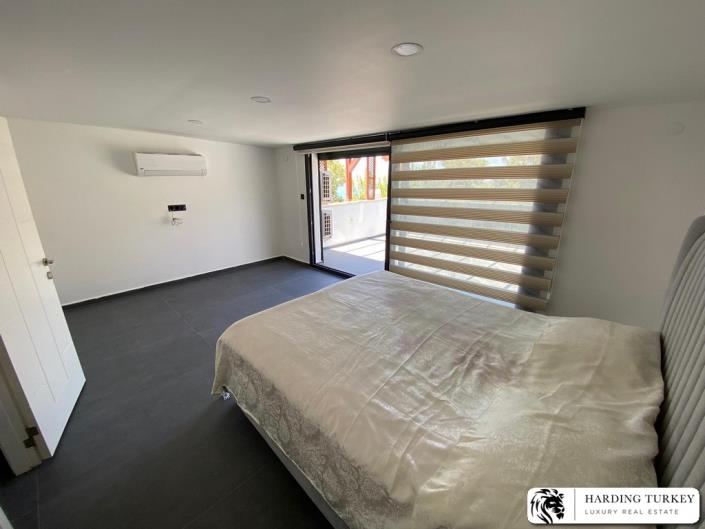 Image No.24-4 Bed Semi-Detached for sale