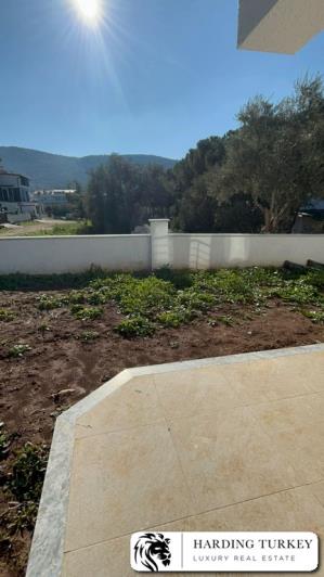 Image No.4-2 Bed Semi-Detached for sale