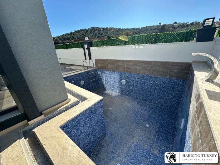 Image No.2-2 Bed Semi-Detached for sale