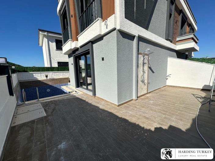 Image No.8-2 Bed Semi-Detached for sale