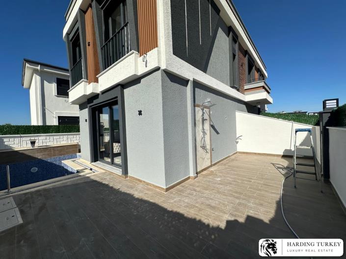 Image No.9-2 Bed Semi-Detached for sale