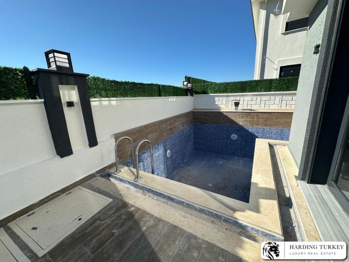 Image No.11-2 Bed Semi-Detached for sale