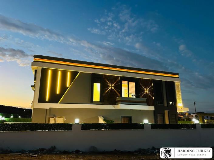 Image No.20-2 Bed Semi-Detached for sale