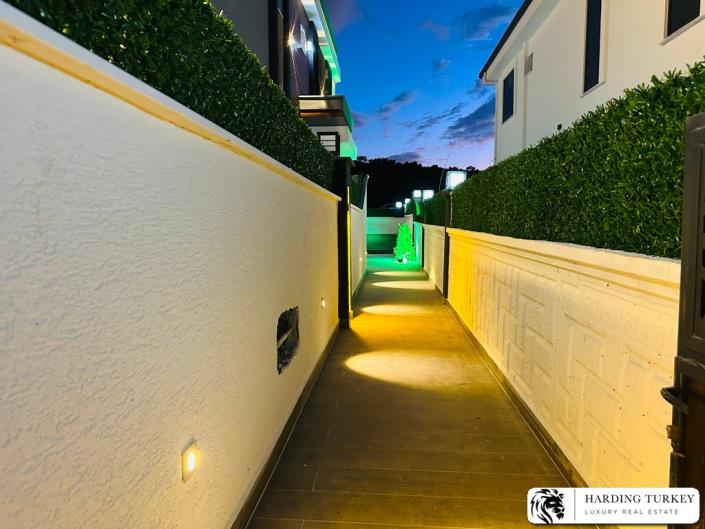 Image No.26-2 Bed Semi-Detached for sale