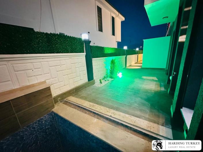 Image No.28-2 Bed Semi-Detached for sale