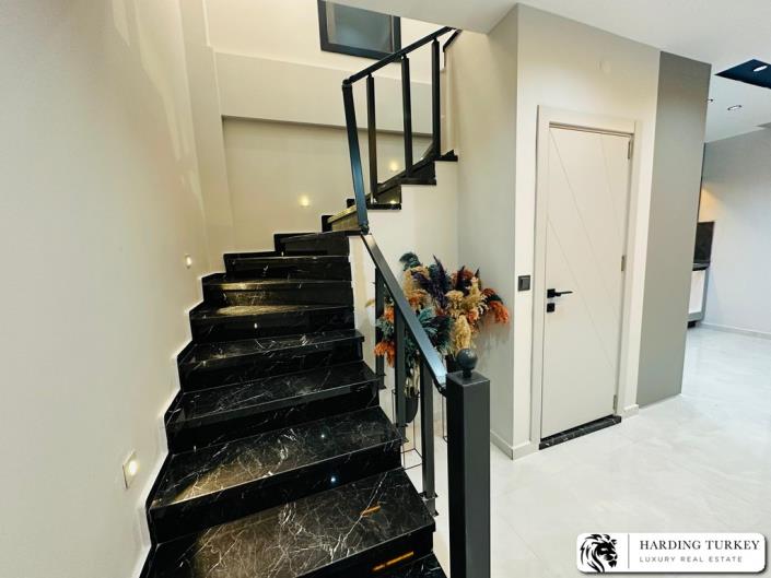 Image No.42-2 Bed Semi-Detached for sale