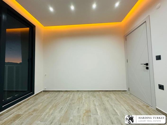 Image No.51-2 Bed Semi-Detached for sale