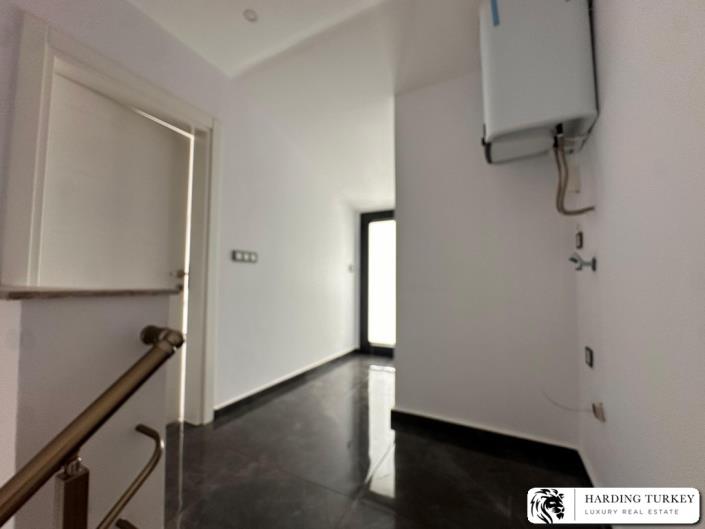 Image No.9-3 Bed Semi-Detached for sale