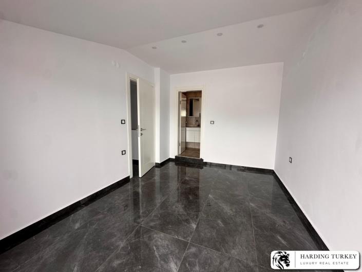 Image No.22-3 Bed Semi-Detached for sale