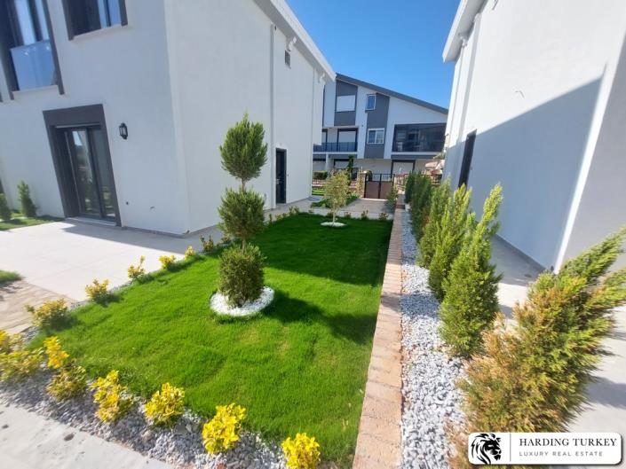 Image No.9-3 Bed Semi-Detached for sale