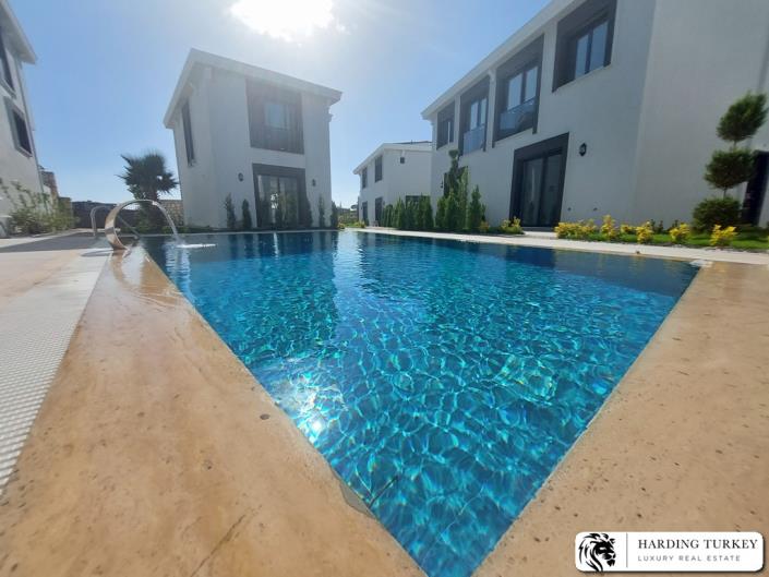 Altinkum, Semi-Detached