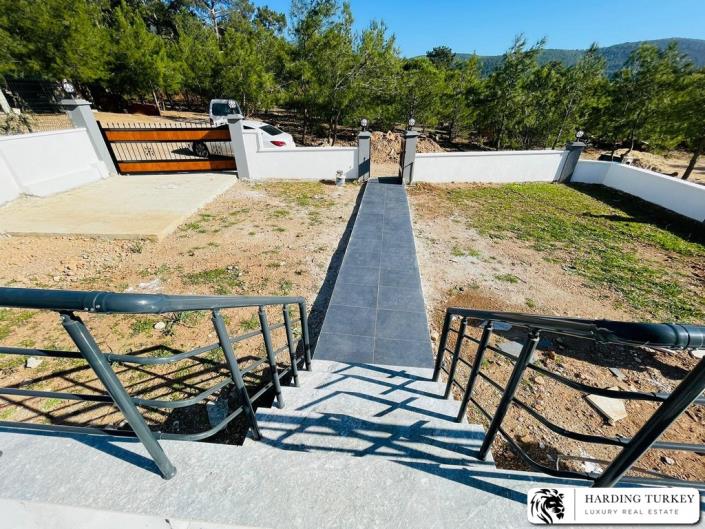 Image No.30-3 Bed Semi-Detached for sale