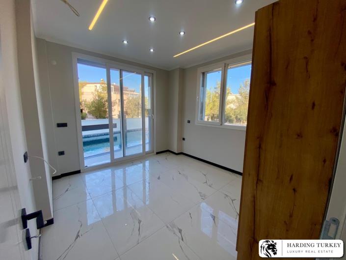 Image No.17-4 Bed Villa / Detached for sale