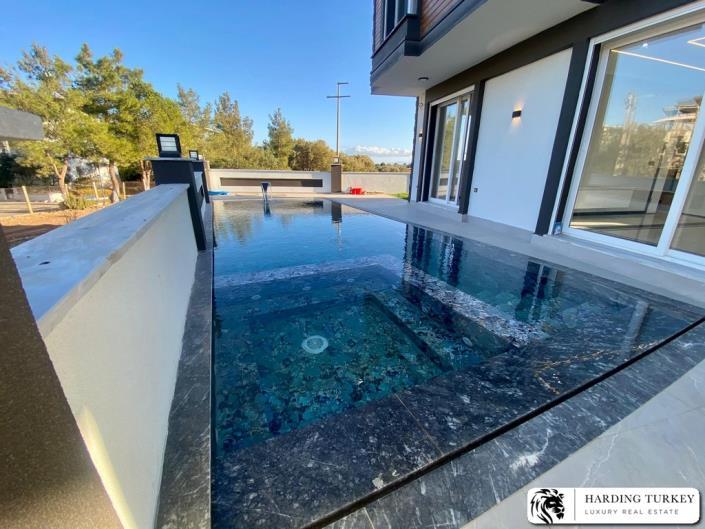 Image No.27-4 Bed Villa / Detached for sale