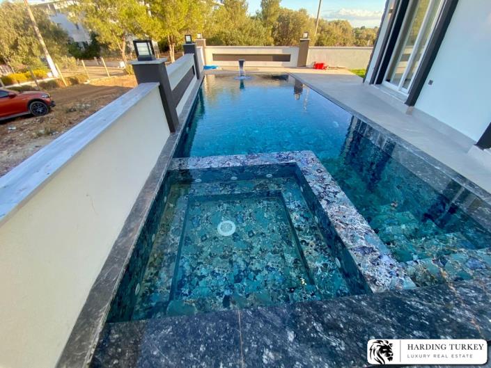 Image No.28-4 Bed Villa / Detached for sale