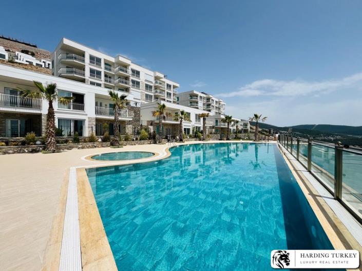 Akbuk, Semi-Detached