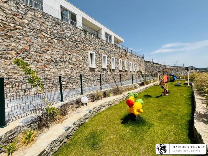 Image No.8-2 Bed Semi-Detached for sale