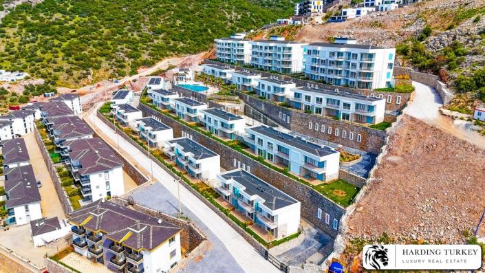 Image No.14-2 Bed Semi-Detached for sale