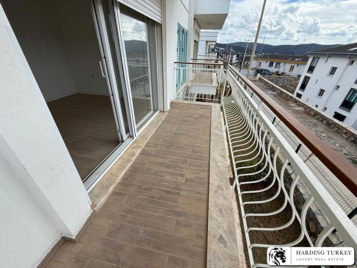 Image No.24-2 Bed Semi-Detached for sale