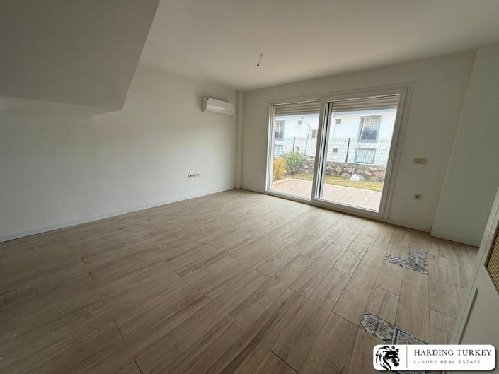 Image No.33-2 Bed Semi-Detached for sale