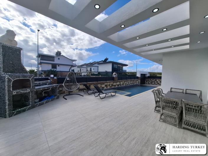 Image No.8-4 Bed Villa / Detached for sale