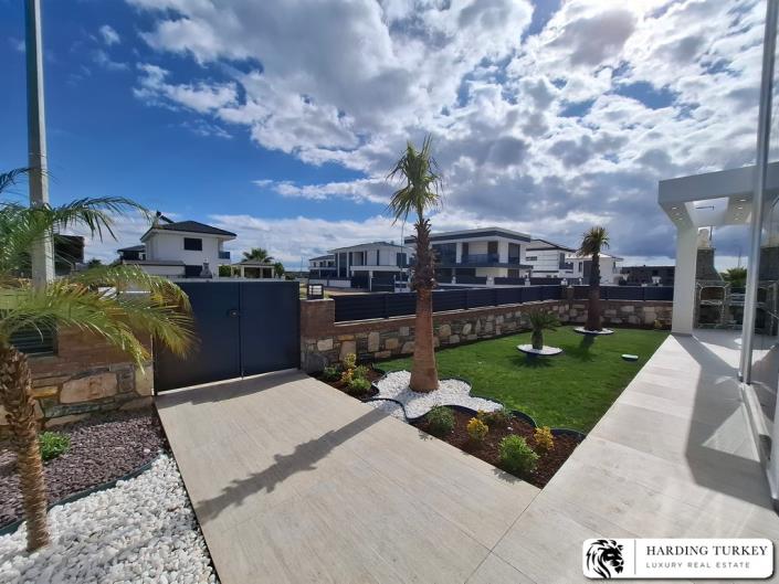 Image No.12-4 Bed Villa / Detached for sale