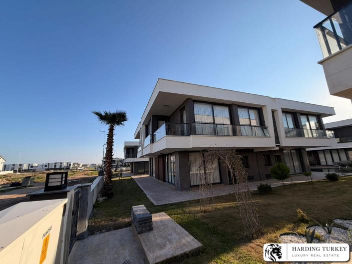 Image No.8-3 Bed Semi-Detached for sale