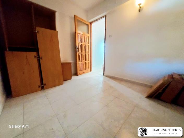 Image No.8-3 Bed Semi-Detached for sale