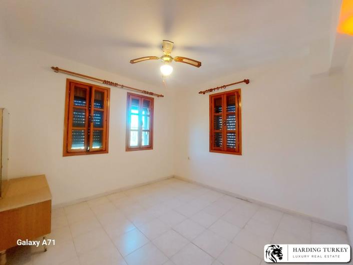 Image No.17-3 Bed Semi-Detached for sale