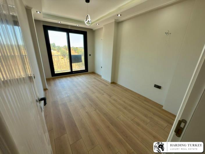 Image No.18-3 Bed Semi-Detached for sale