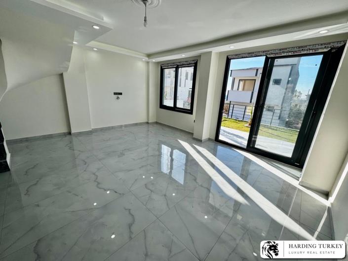 Image No.12-3 Bed Semi-Detached for sale