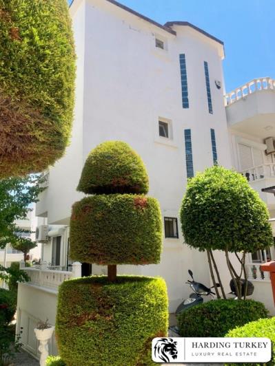 Image No.3-4 Bed Semi-Detached for sale