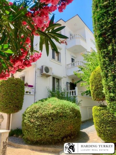 Image No.4-4 Bed Semi-Detached for sale