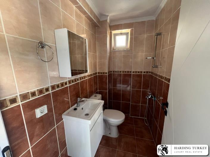 Image No.19-4 Bed Semi-Detached for sale