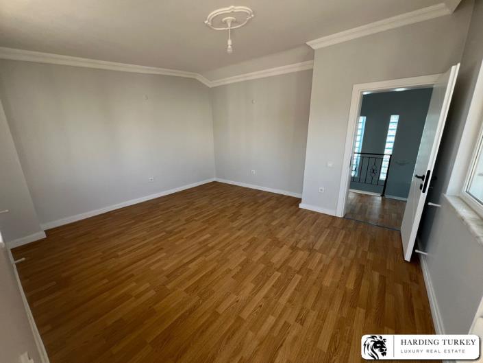 Image No.20-4 Bed Semi-Detached for sale