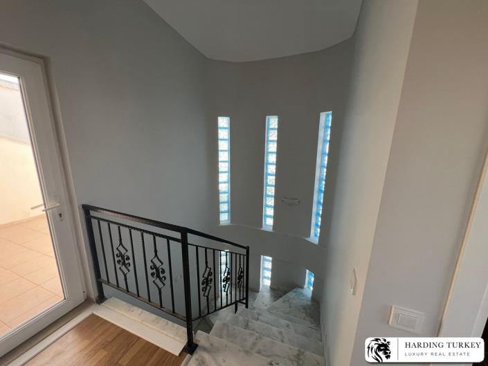 Image No.24-4 Bed Semi-Detached for sale